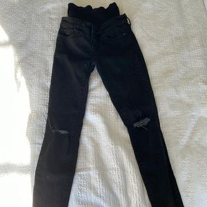 Maternity jean with rips